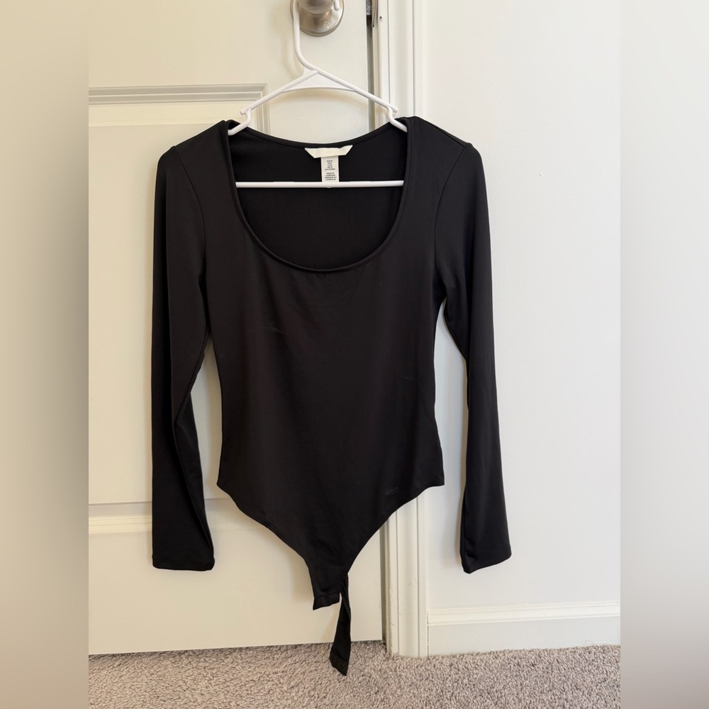 Black bodysuit
Size Medium